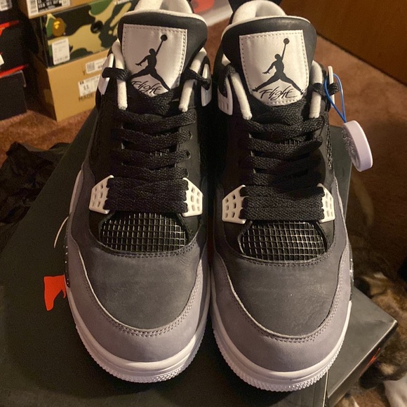 Jordan 4 - Picture 2 of 9
